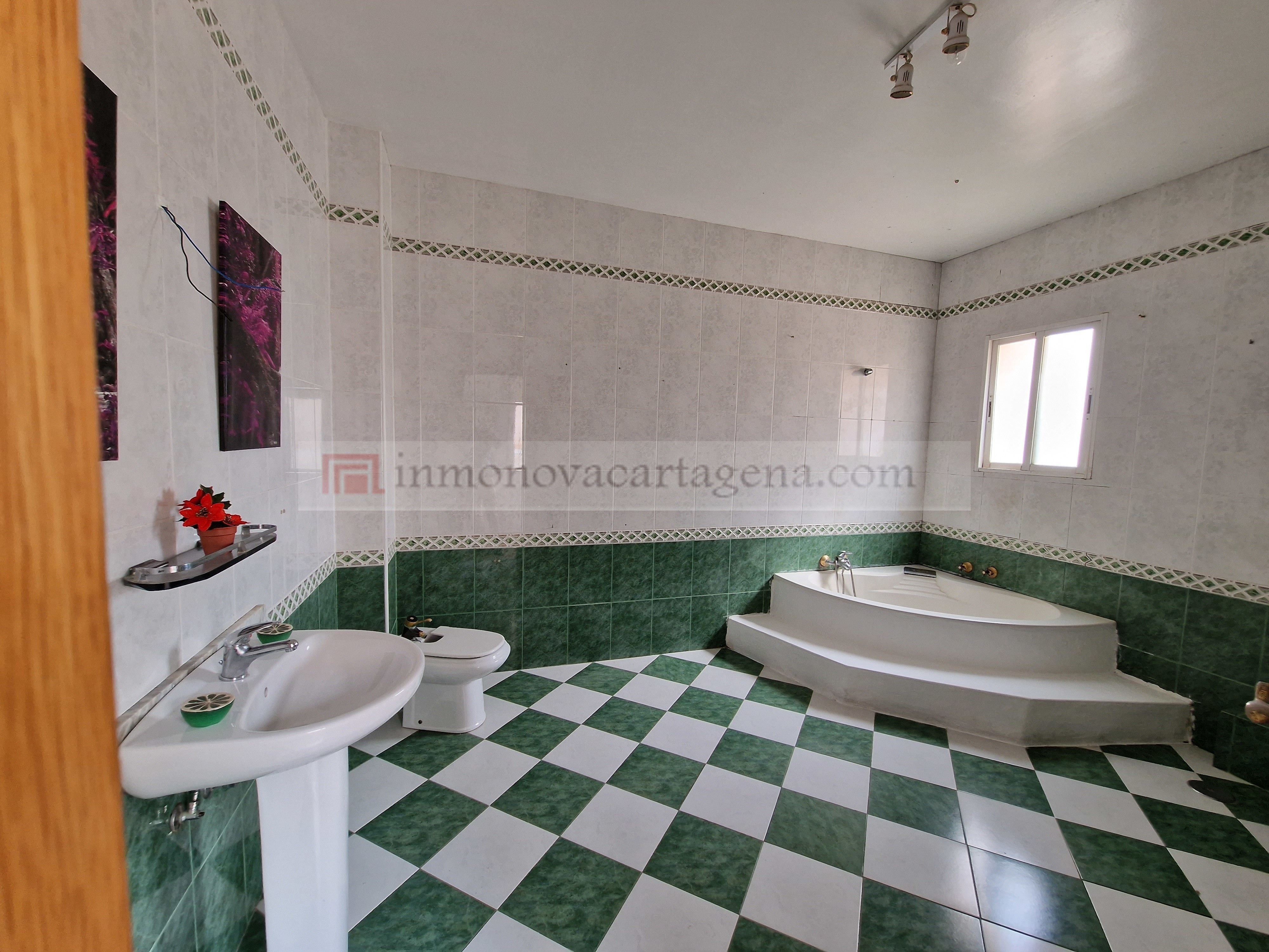 Bany de Casa o xalet en venda en Cartagena amb Moblat