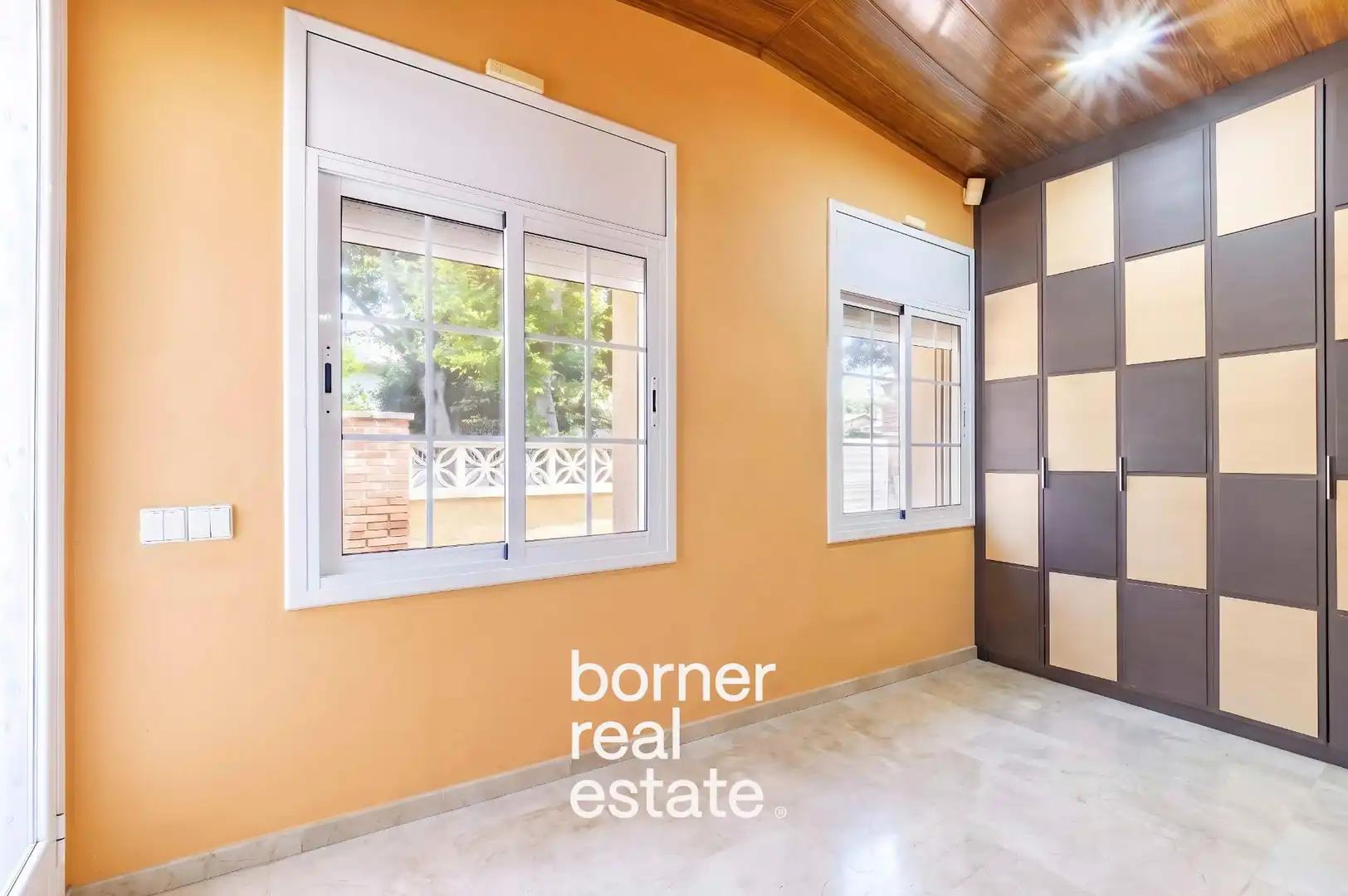 Vista exterior de Casa o xalet en venda en Sant Cugat del Vallès amb Aire condicionat, Calefacció i Jardí privat