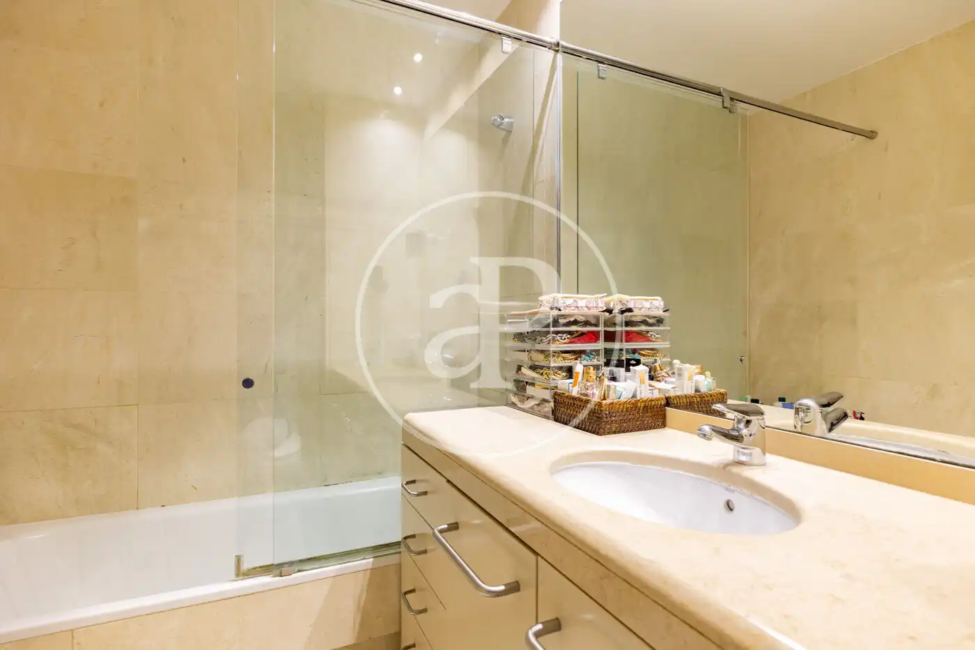 Bathroom of Flat for sale in Barcelona  with Air Conditioner, Heating and Terrace