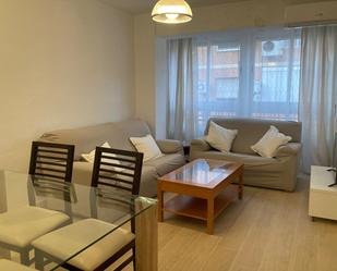 Living room of Flat to rent in  Granada Capital  with Heating, Parquet flooring and Furnished