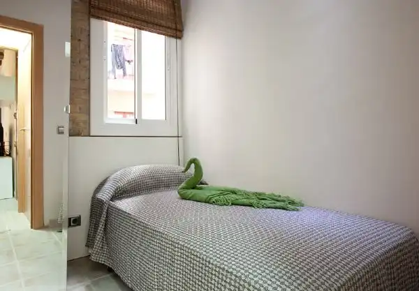 Schlafzimmer von Wohnungen zum Verkauf in Barcelona mit Möbliert, Ofen und Mikrowelle