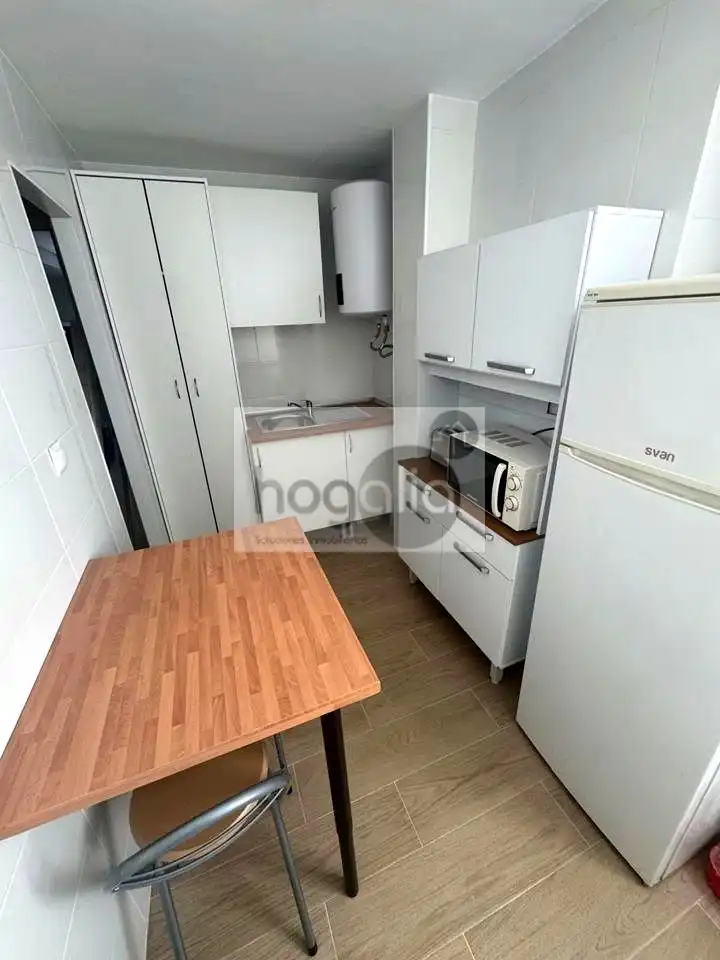 Kitchen of Flat for rent in Sevilla  with Air Conditioner, Terrace and Furnished