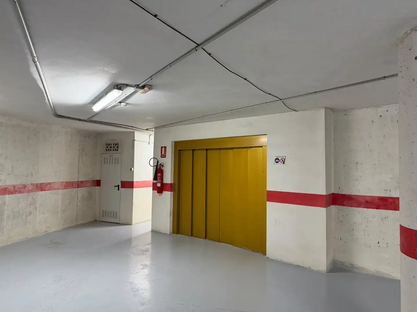 Einzelparkplatz mit Aufzug zum Verkauf in Calle San Emigdio, imagen 2