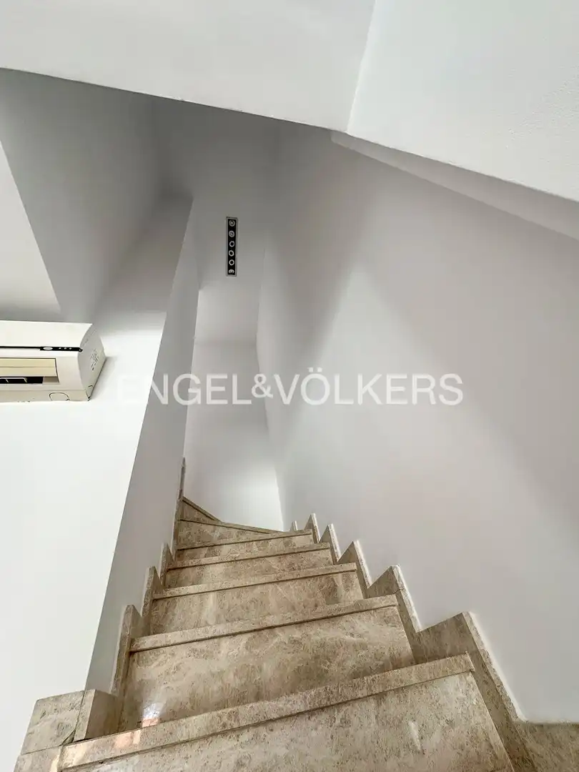 Maisonette zum Verkauf in Rubí mit Klimaanlage, Heizung und Parkett