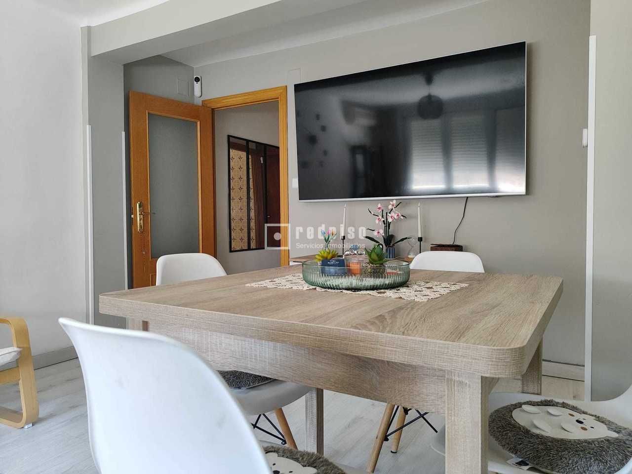 Dining room of Flat to rent in  Madrid Capital  with Air Conditioner