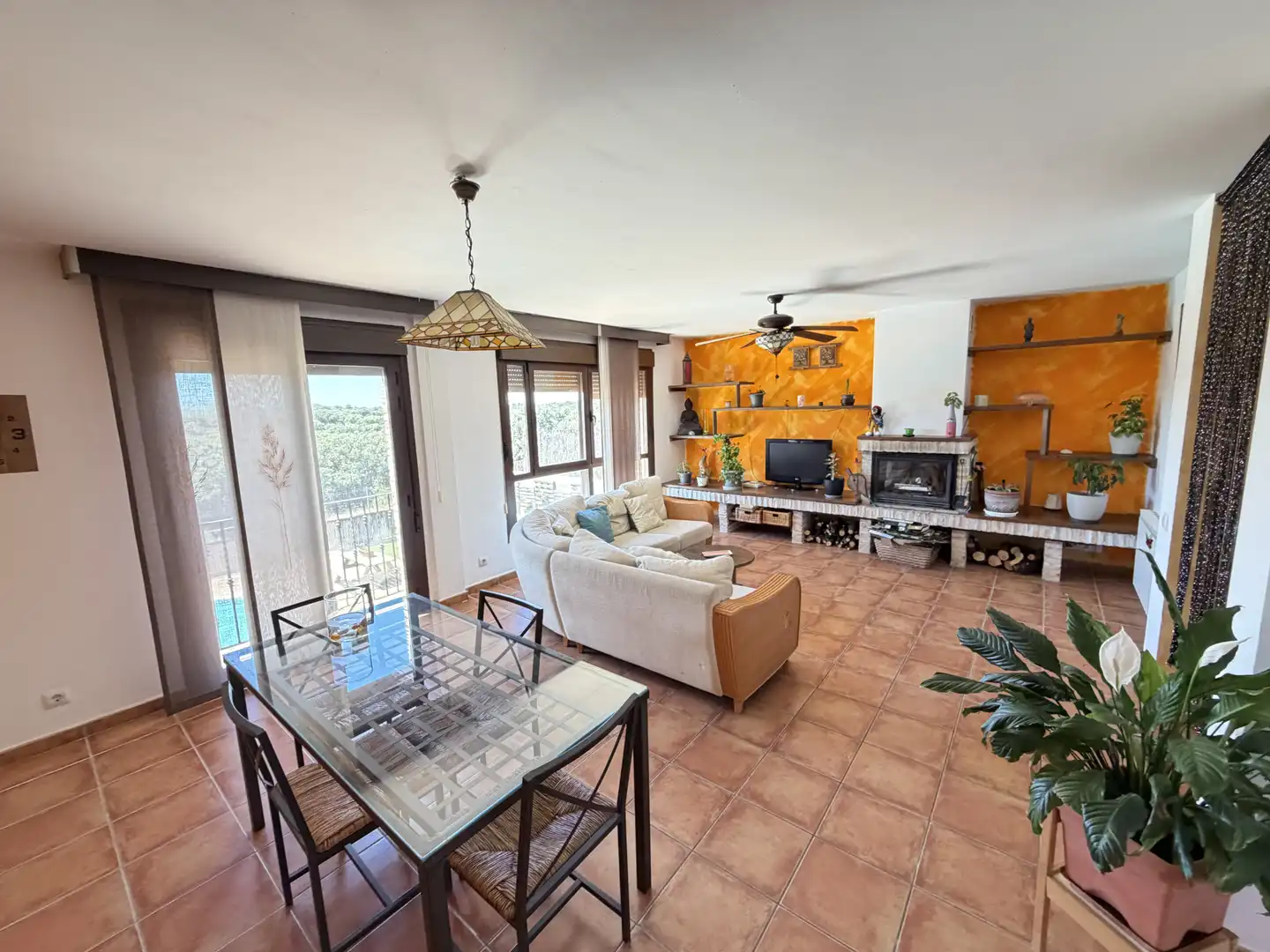 Sala de estar de Casa o chalet en venta en Chiloeches con Aire acondicionado, Calefacción y Jardín privado