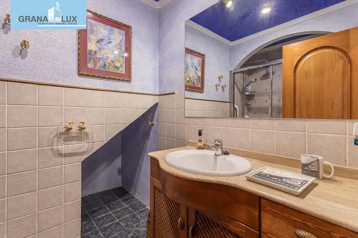 Bathroom of Houses for sale in Almuñécar  with Air Conditioner, Heating and Private garden