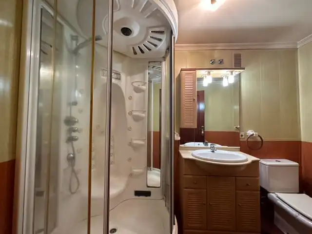 Baño de Casa adosada en venta en Huelva con Aire acondicionado, Calefacción y Jardín privado