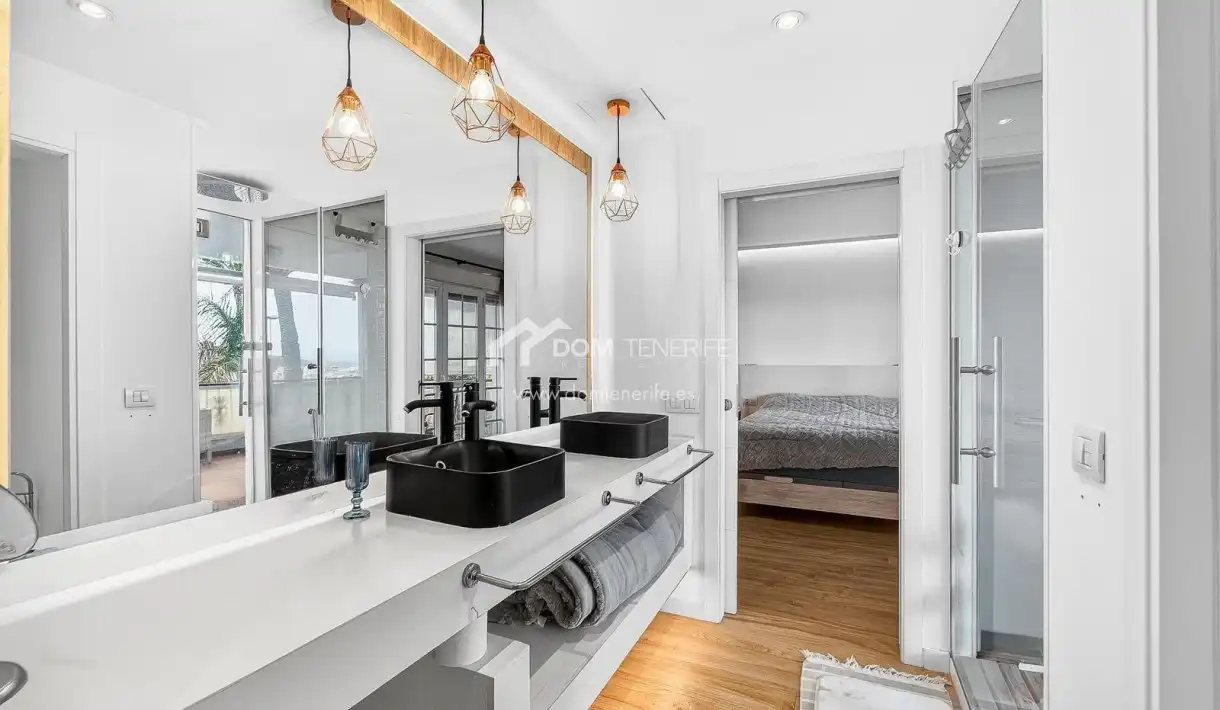 Baño de Casa o chalet en venta en Arona con Terraza, Piscina y Amueblado