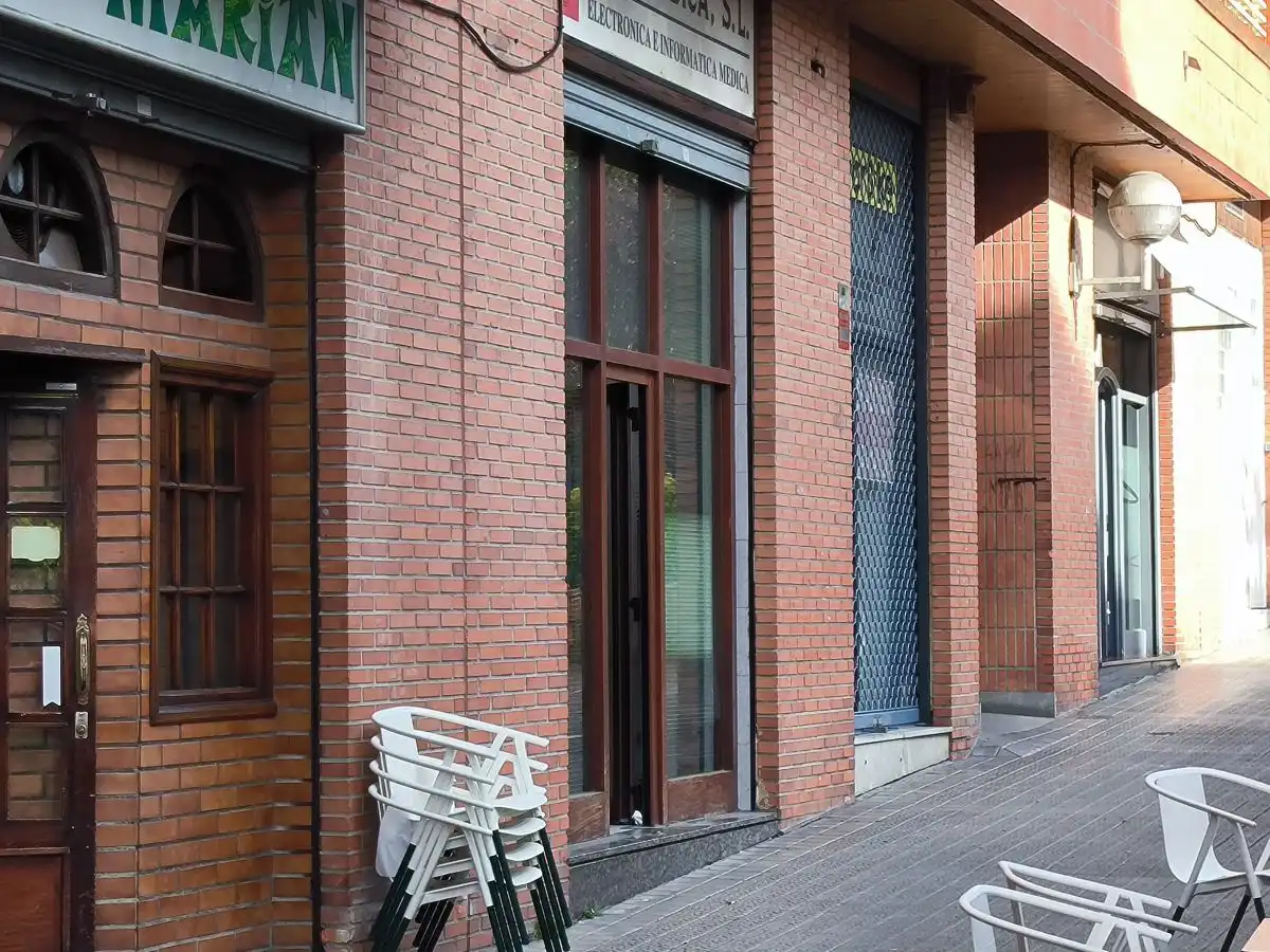 Vista exterior de Local en venda en Bilbao 