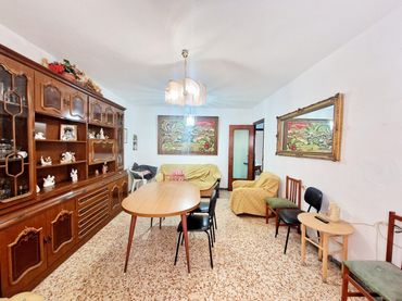 Pis amb balcó en venda a Casco Antiguo