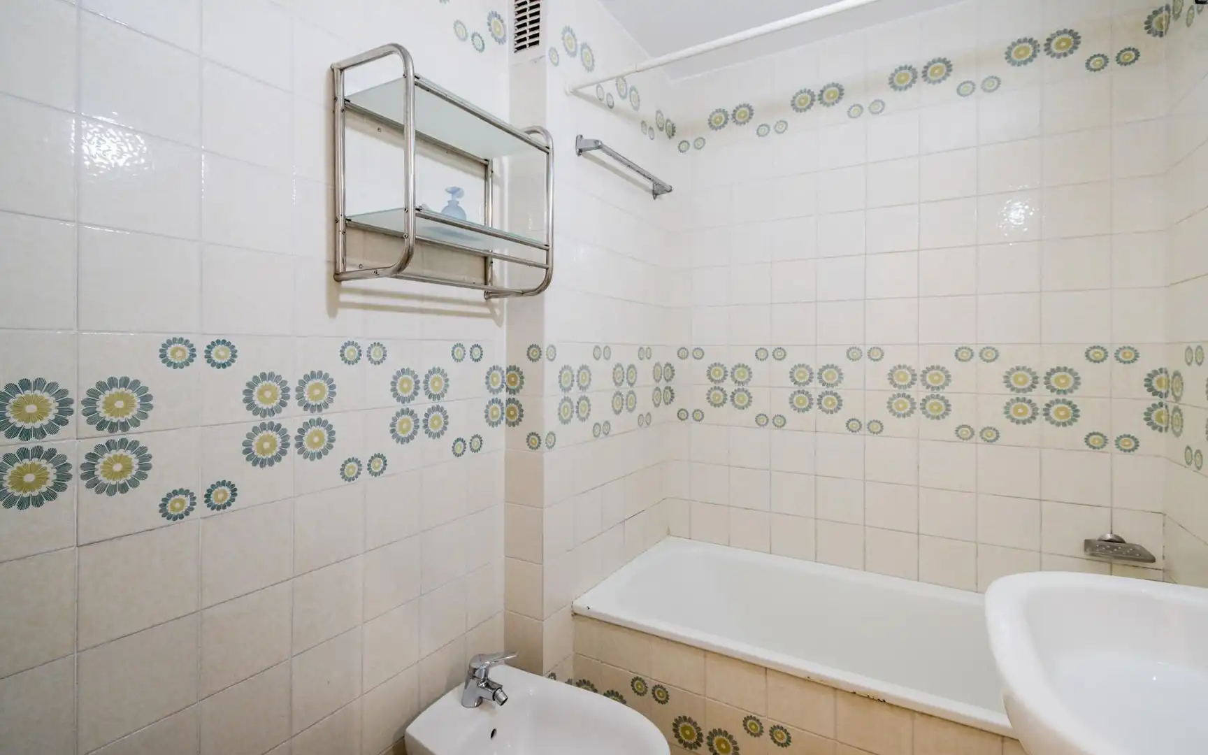 Bathroom of Flat for rent in Girona