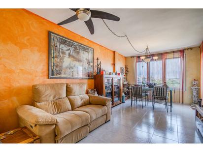 Living room of Flat for sale in Girona Capital  with Air Conditioner, Heating and Terrace