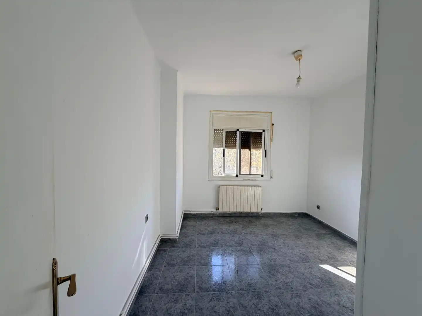Habitación de Piso en venta en Terrassa con Balcón y Alarma