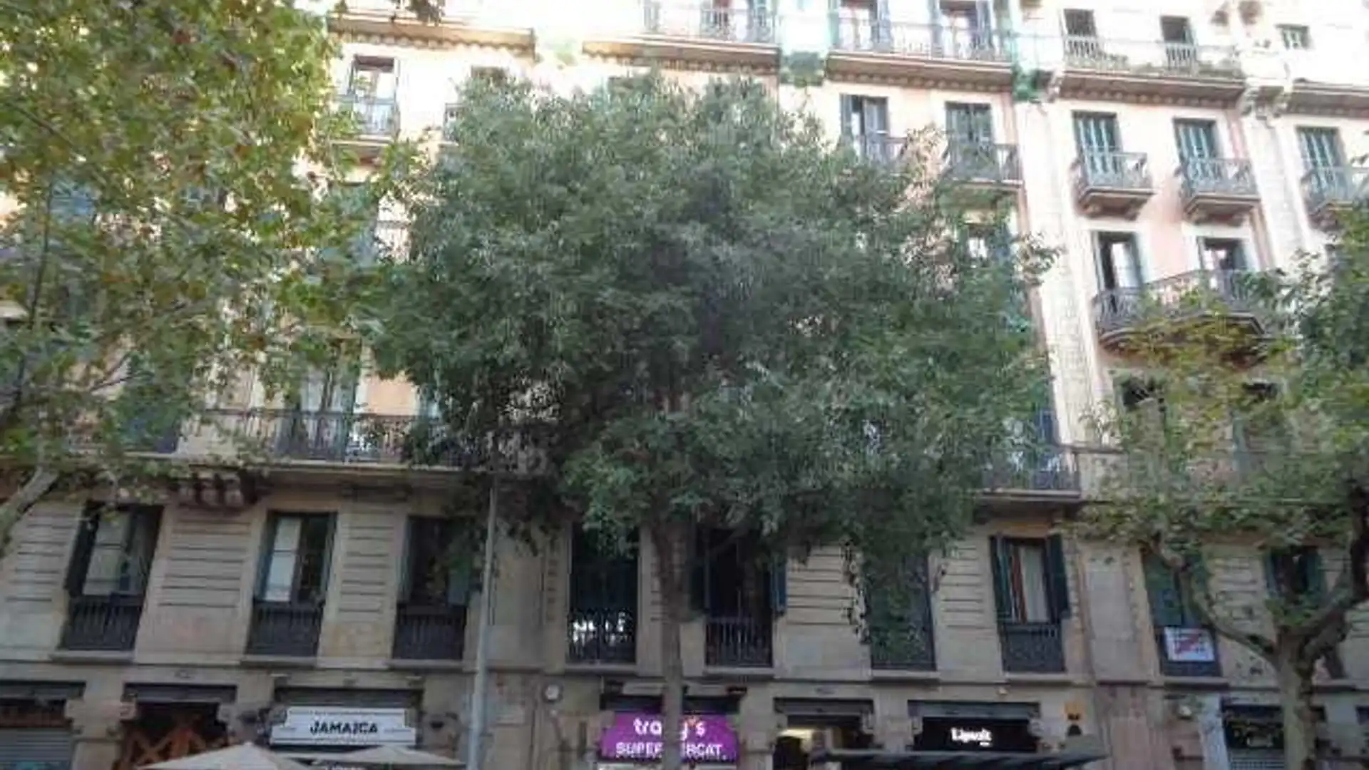 Vista exterior de Piso en venta en  Barcelona Capital
