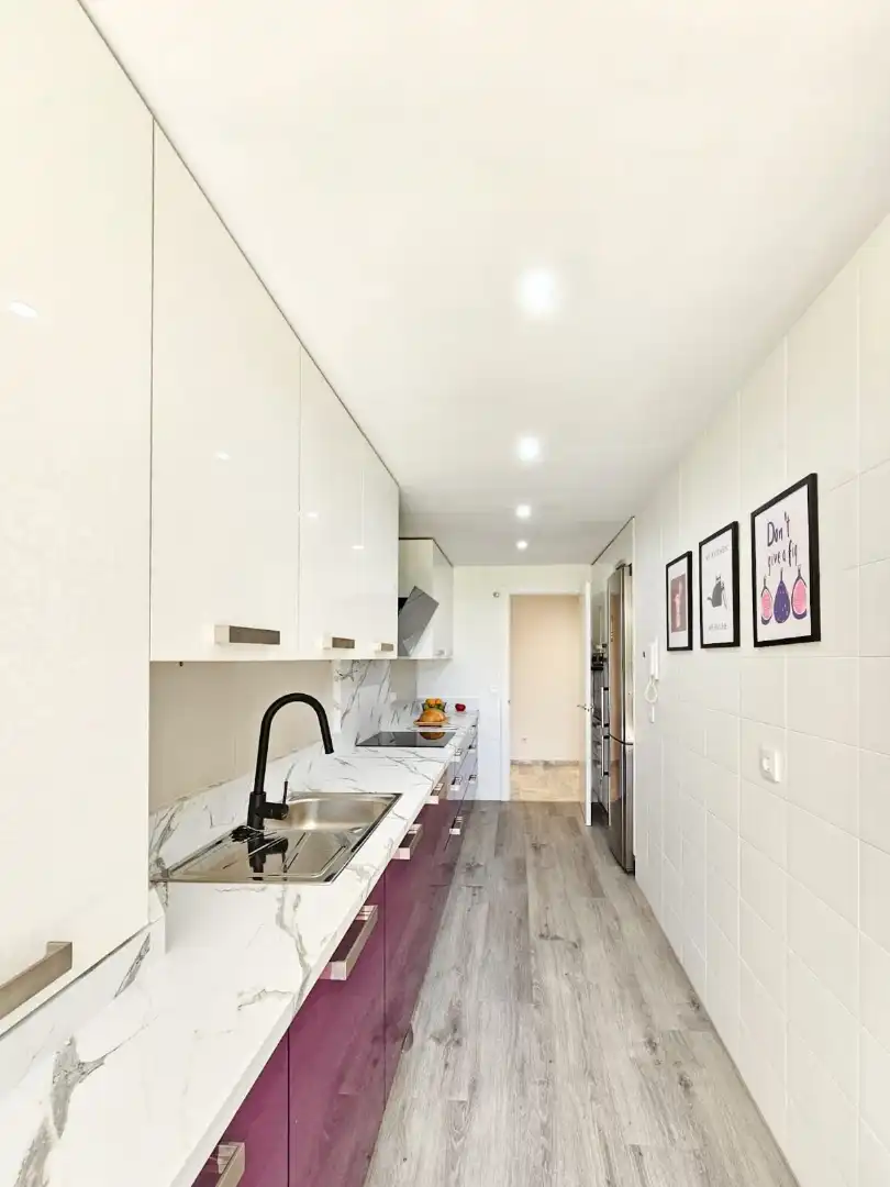 Cuina de Apartament de lloguer en Marbella amb Aire condicionat, Moblat i TV