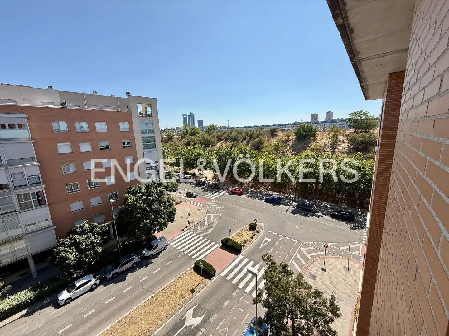 Vista exterior de Piso de alquiler en Madrid con Aire acondicionado, Calefacción y Piscina