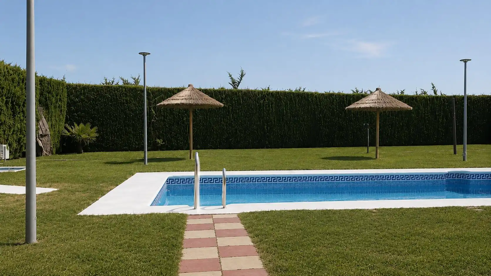 Piscina de Ático en venta en Chipiona con Aire acondicionado, Calefacción y Jardín privado