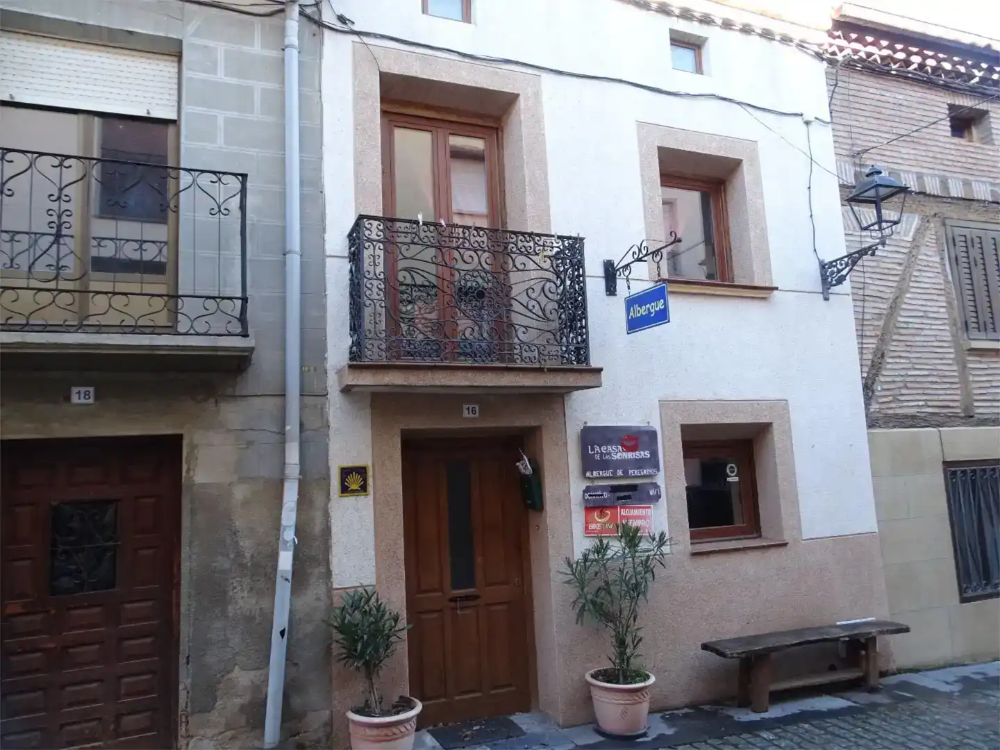 Vista exterior de Casa adosada en venda en Grañón amb Jardí privat, Traster i Moblat