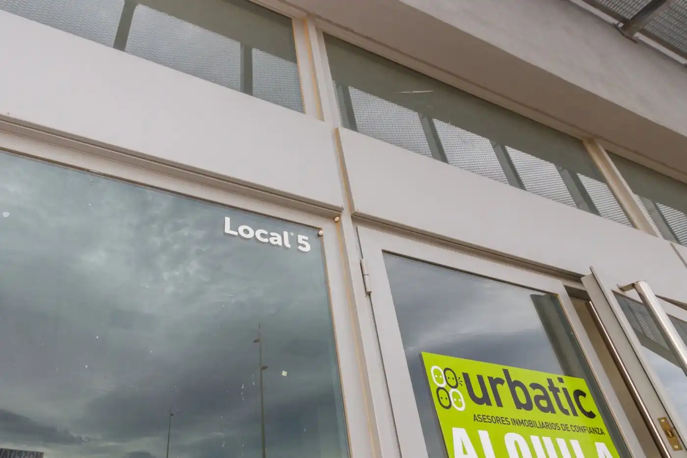 Vista exterior de Local de lloguer en Gandia
