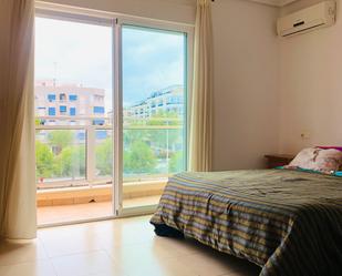 Dormitori de Casa adosada en venda en Guardamar del Segura amb Aire condicionat i Terrassa