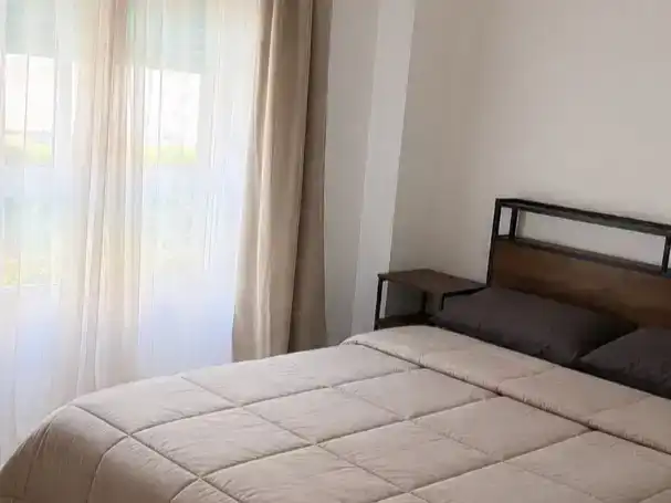 Schlafzimmer von Wohnungen zur Miete in Torrevieja mit Klimaanlage, Schwimmbad und Balkon
