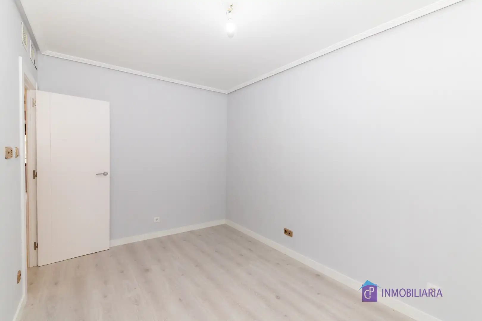 Bedroom of Flat for sale in Zaragoza  with Air Conditioner, Heating and Oven