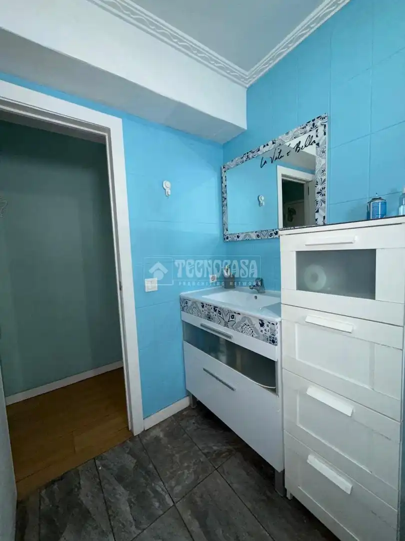 Bathroom of Flat for sale in Sevilla  with Air Conditioner