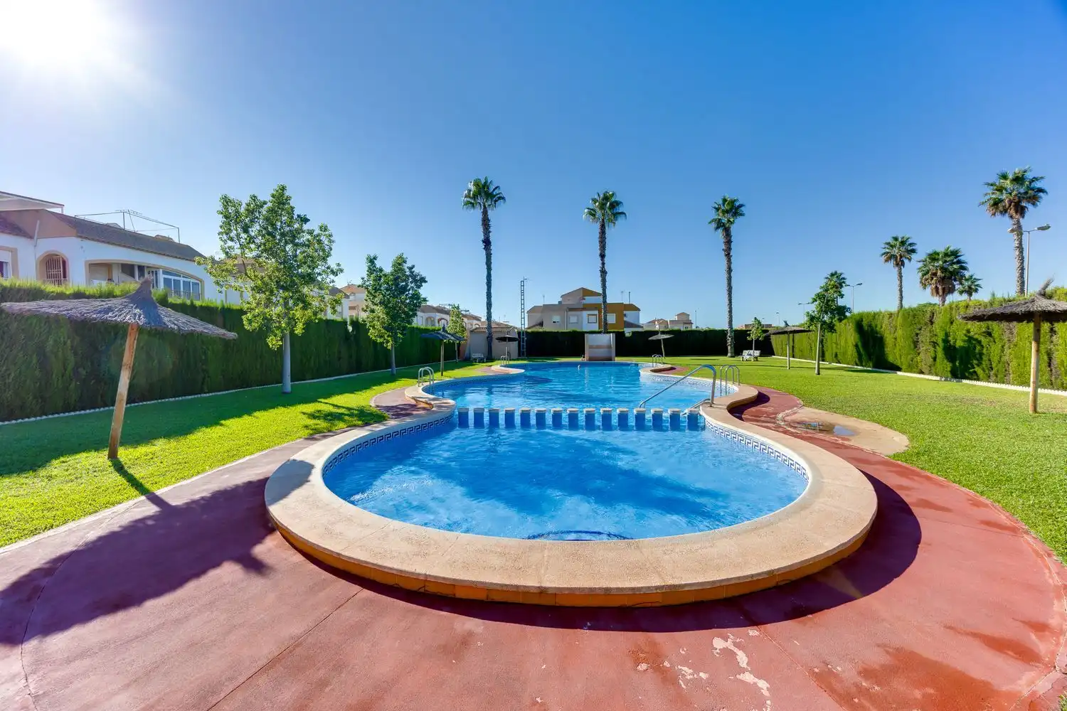 Piscina de Casa o xalet en venda en Zona Carrefour - Urbanizaciones