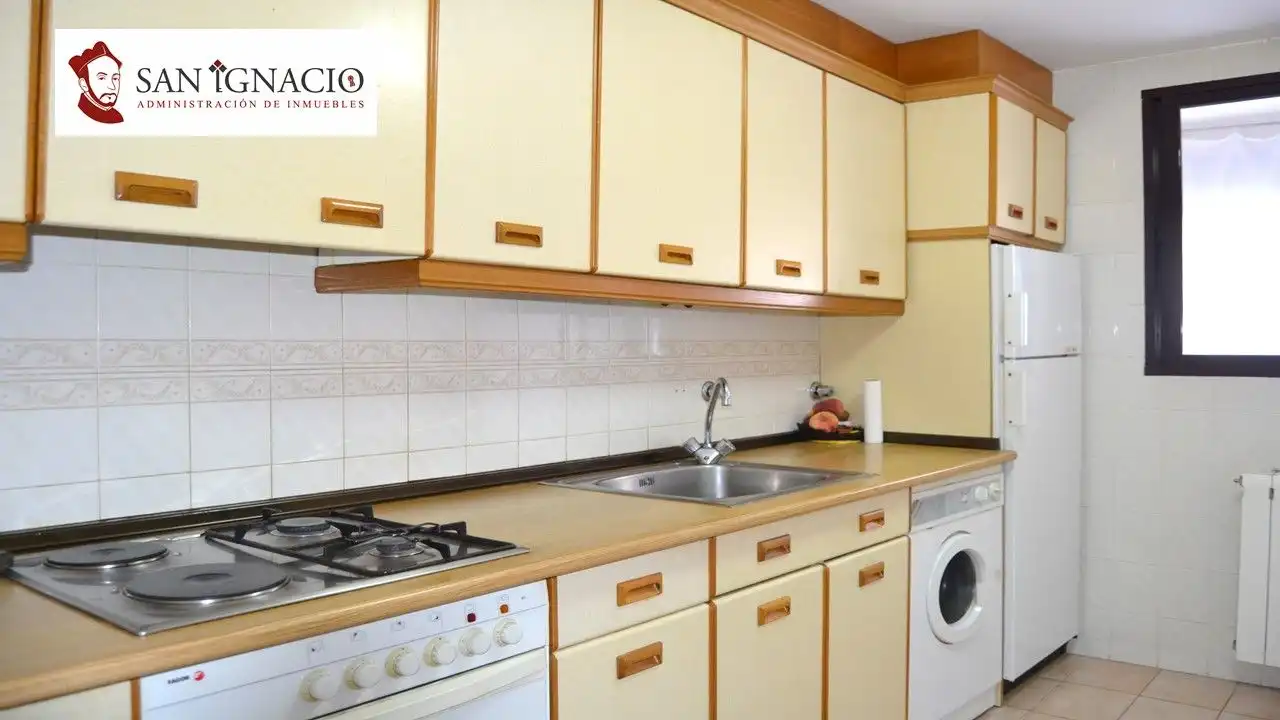 Cocina de Piso en venta en Trespaderne con Calefacción, Terraza y Trastero