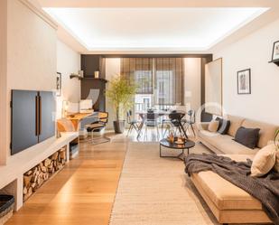 Sala d'estar de Apartament de lloguer en  Madrid Capital amb Aire condicionat, Calefacció i Moblat