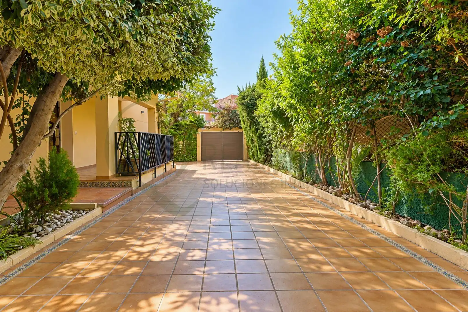 Außenansicht von Haus oder Chalet zum Verkauf in Alicante / Alacant mit Klimaanlage, Heizung und Privatgarten