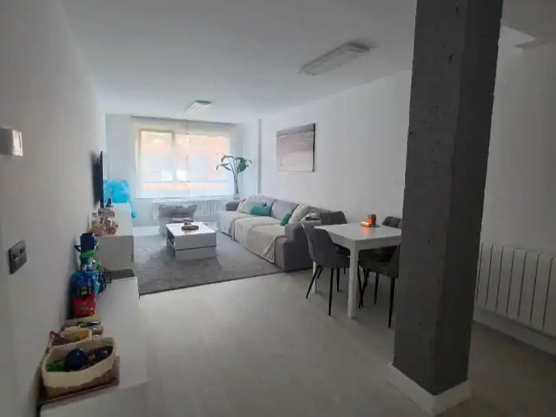 Sala d'estar de Pis en venda en Castro-Urdiales amb Piscina