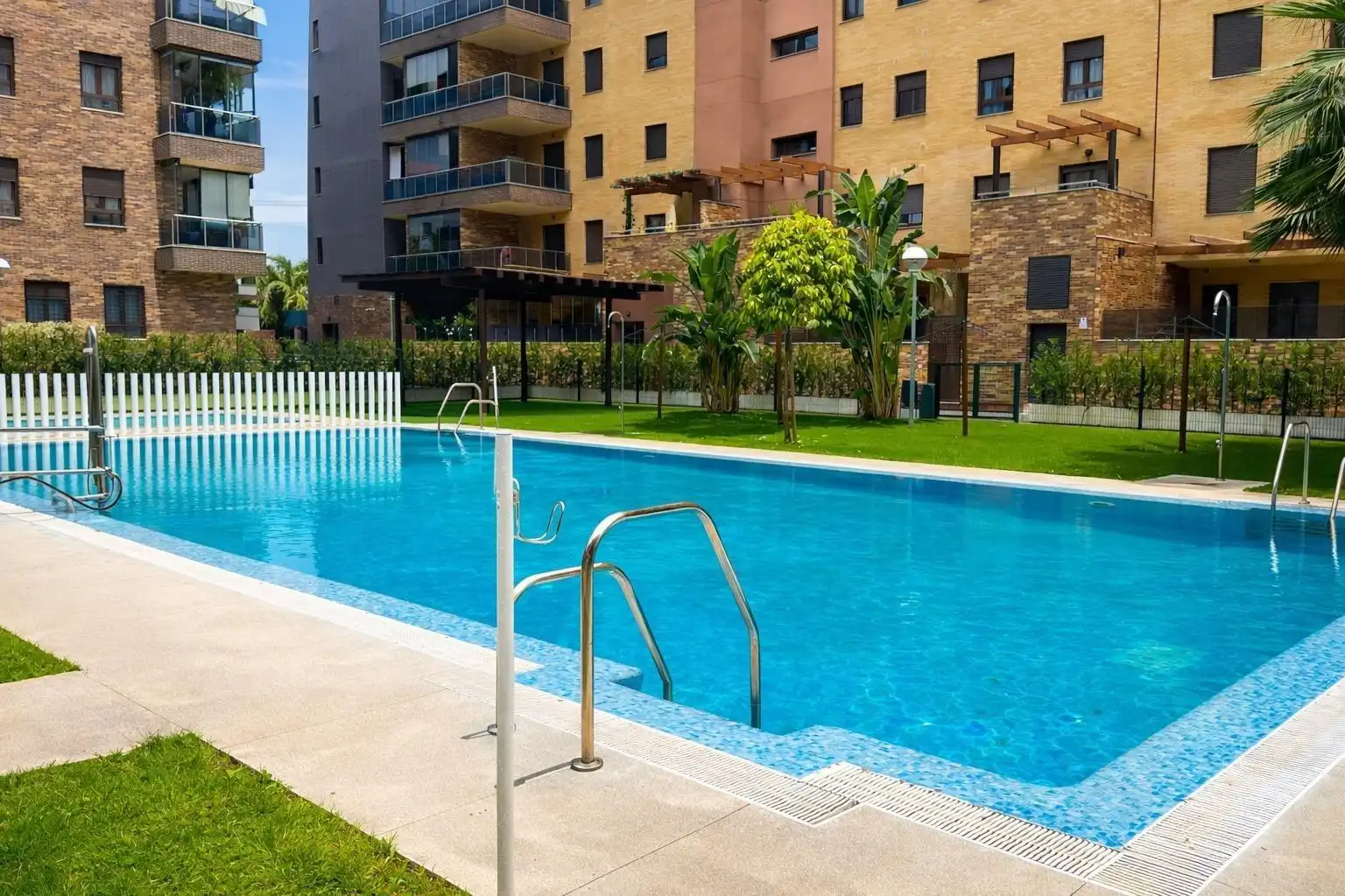 Wohnung mit Pool zum Verkauf in Poniente-Sur
