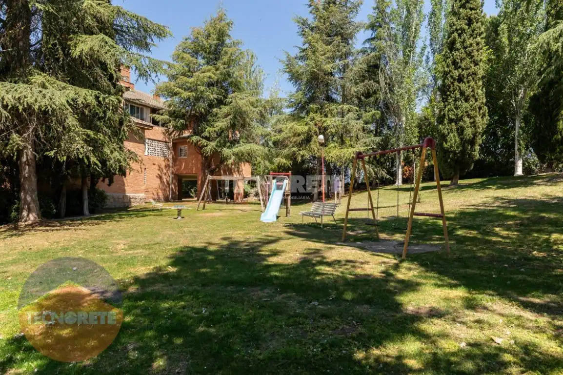 Jardí de Pis de lloguer en Majadahonda amb Calefacció, Terrassa i Piscina comunitària