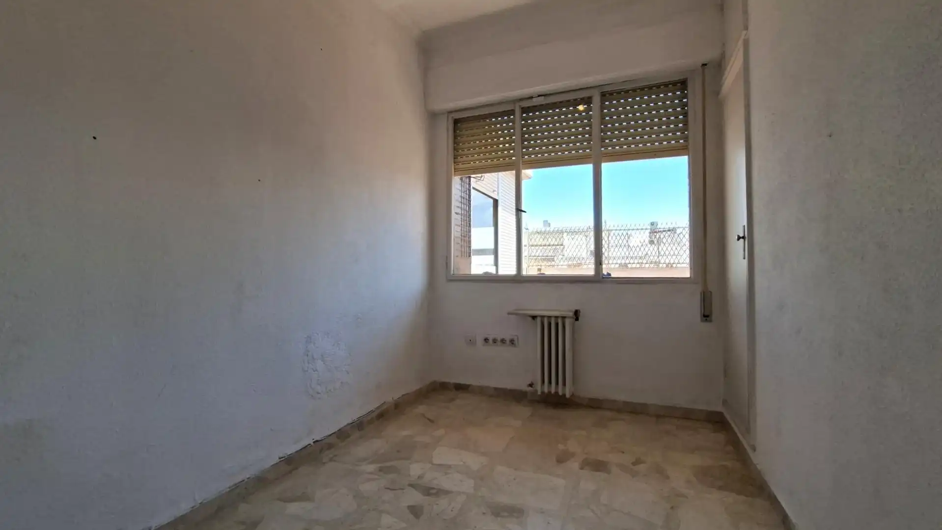 Dormitori de Àtic en venda en Sevilla amb Aire condicionat, Terrassa i Alarma