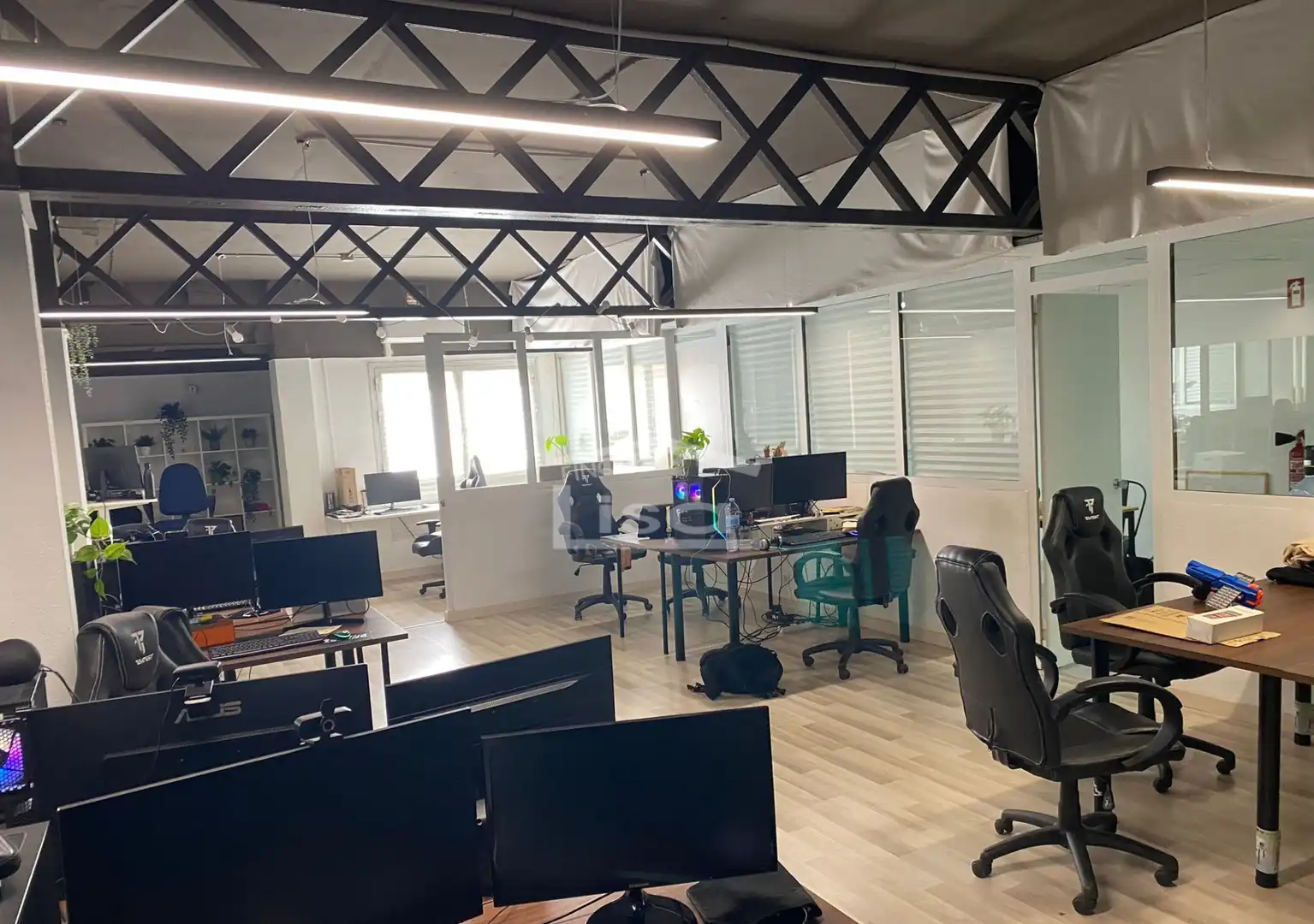 Commercial properties for sale in Barcelona  with Air Conditioner