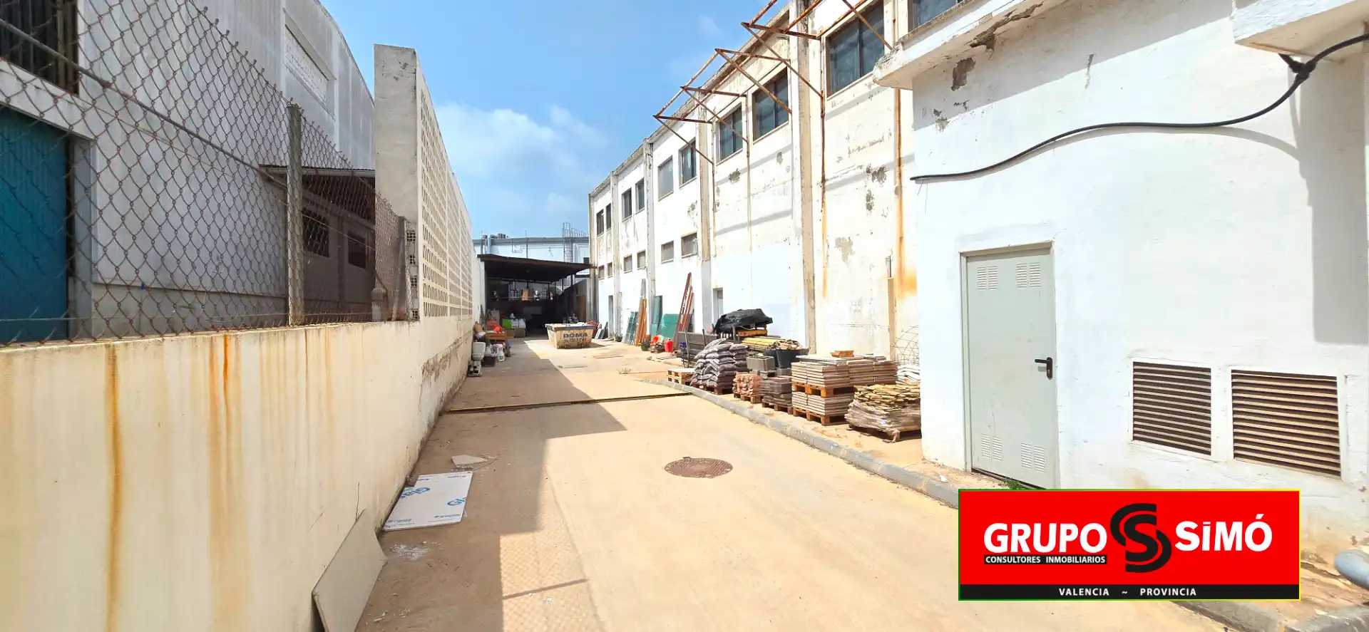 Vista exterior de Nave industrial en venta en Picassent
