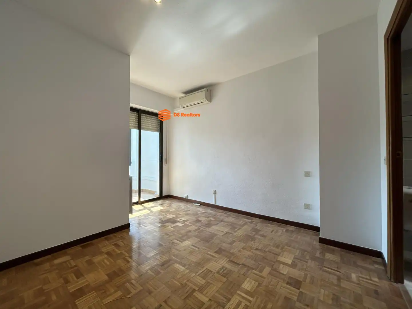 Flat for rent in Madrid  with Heating, Terrace and Storage room