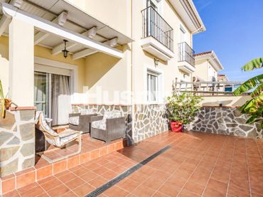 Villa avec balcon à vendre à Calle Compositor Carmelo Bernaola