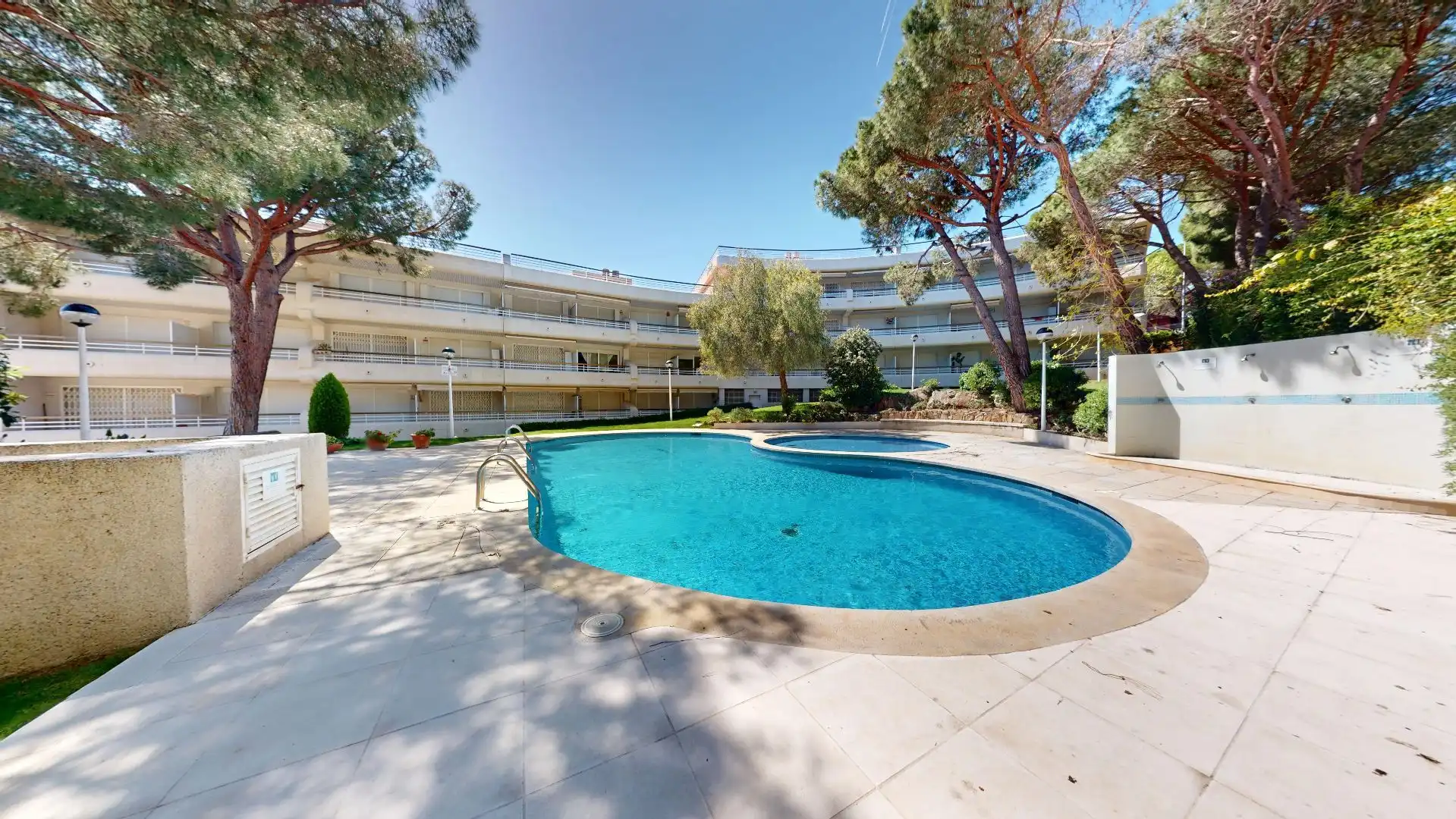 Piscina de Apartament en venda en Palamós amb Terrassa i Piscina comunitària