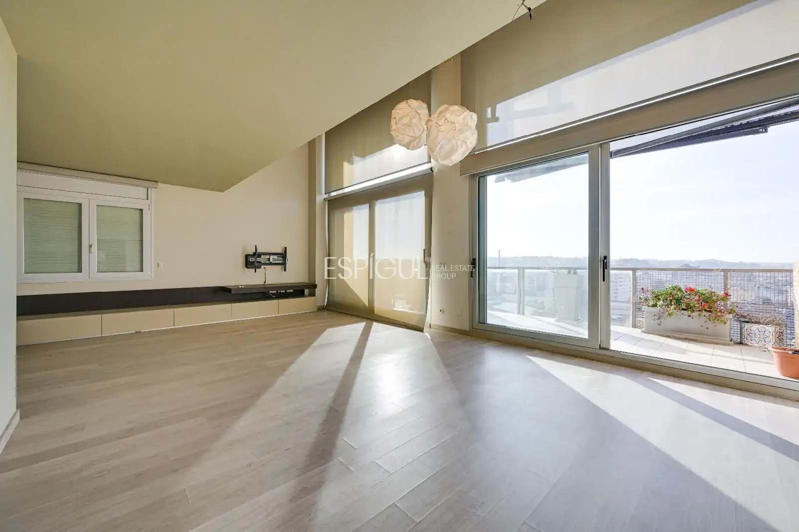 Living room of Attic for sale in Girona  with Air Conditioner, Heating and Terrace