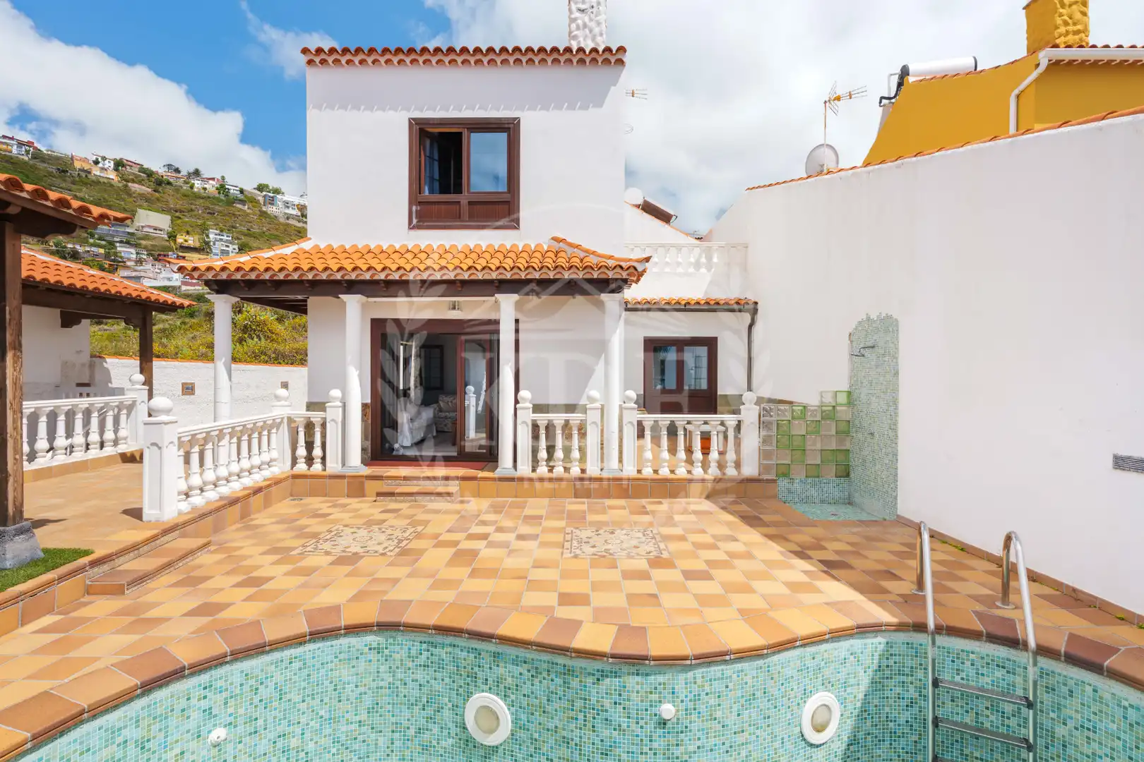 Vista exterior de Casa o xalet en venda en Tacoronte amb Jardí privat, Terrassa i Piscina