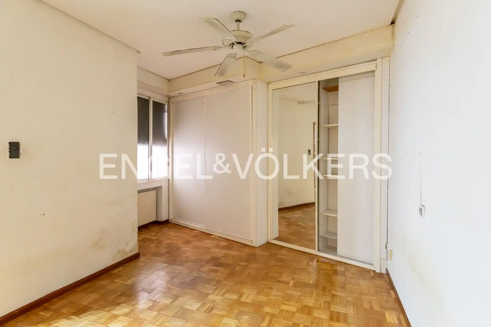 Bedroom of Flat for sale in Madrid  with Air Conditioner, Heating and Parquet flooring