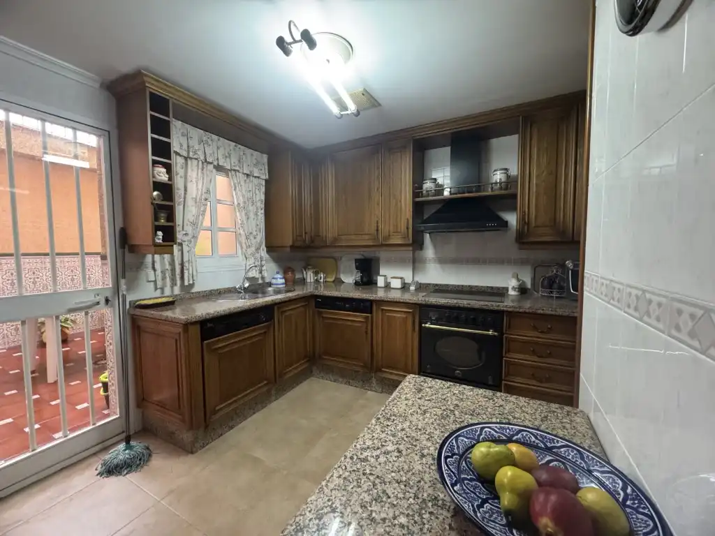 Küche von Haus oder Chalet zum Verkauf in Algeciras mit Ofen und Waschmaschine