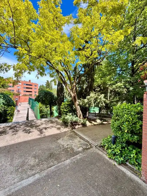 Außenansicht von Wohnung zur Miete in Madrid mit Heizung, Parkett und Terrasse