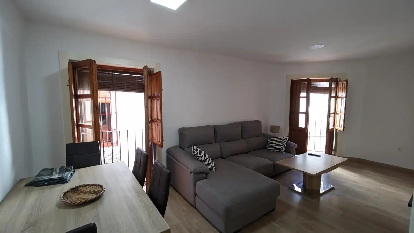 Living room of Flat for rent in Granada  with Heating, Parquet flooring and Furnished