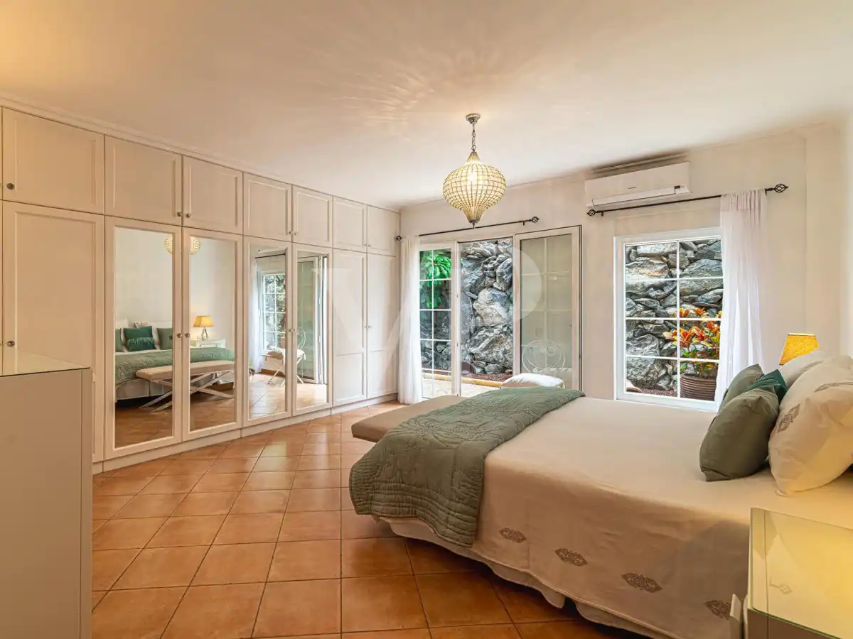 Houses for sale in Playa del Duque