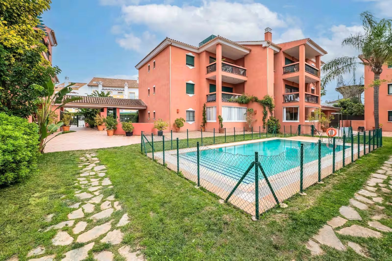 Exterior view of Flat for sale in Marbella  with Air Conditioner, Terrace and Furnished