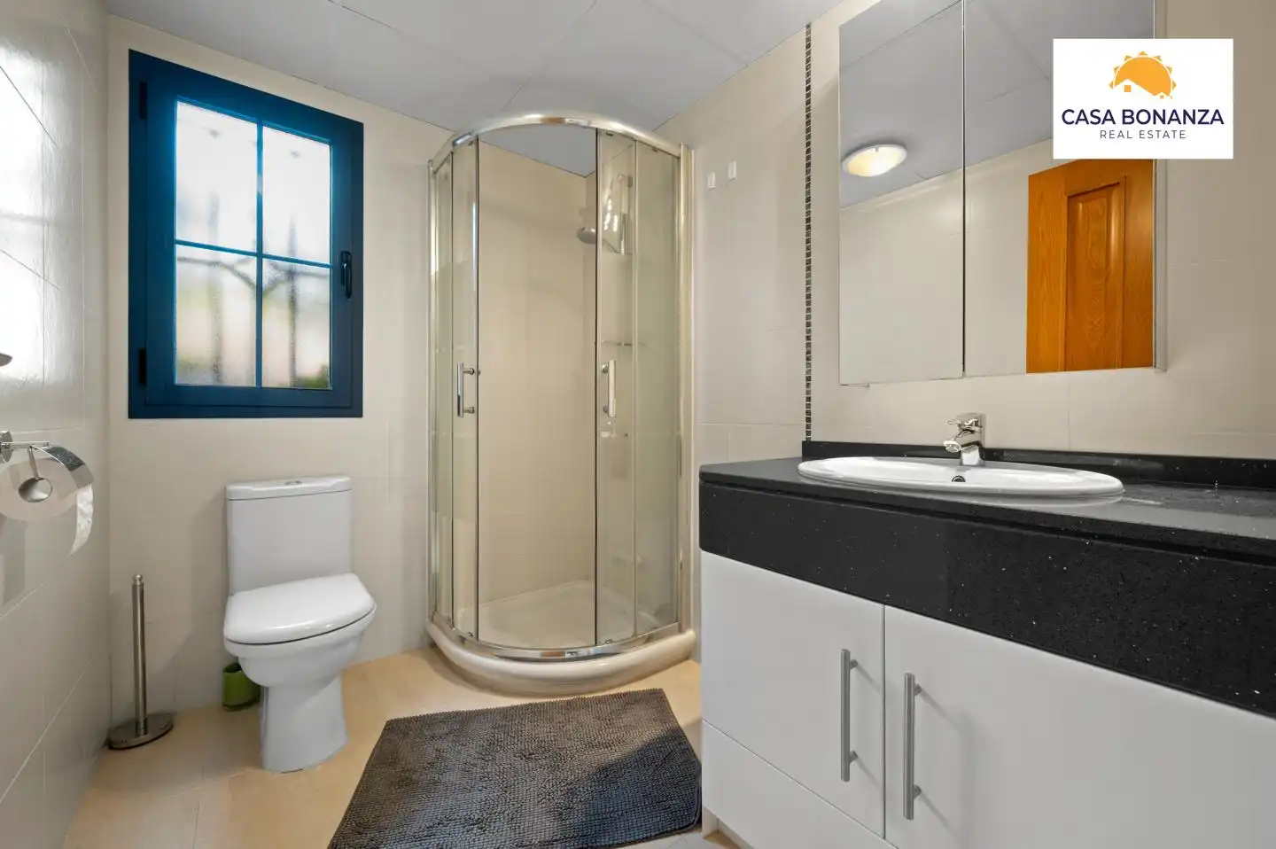 Badezimmer von Wohnungen zum Verkauf in Almuñécar mit Klimaanlage, Terrasse und Abstellraum